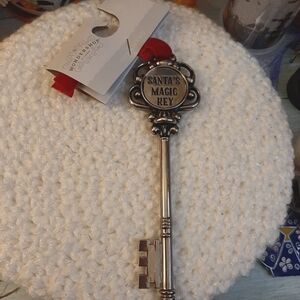SANTA'S MAGIC KEY SKELETON STYLE SILVER METAL ORNAMENT NEW